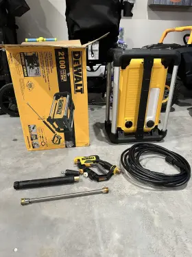 Dwpw2100 Dewalt 2 100 Psi Electric Cold Water Pressure Washer