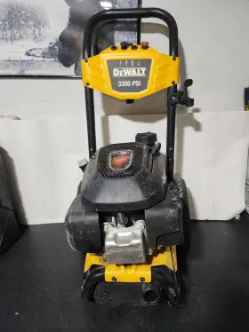 Dxpw61337 Dewalt 3300 Psi 2.4 Gpm Cold Water Gas Pressure Washer With Honda Gcv200 Engine